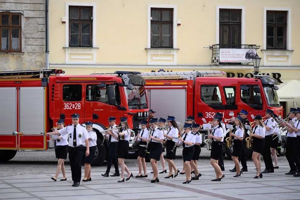 Obchody Dnia Strażaka na rynku w Tarnowie