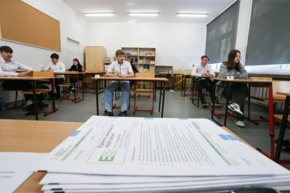 Ósmoklasiści mierzyli się z królową nauk. "Tu jest jedno rozwiązanie i konkretne wzory"