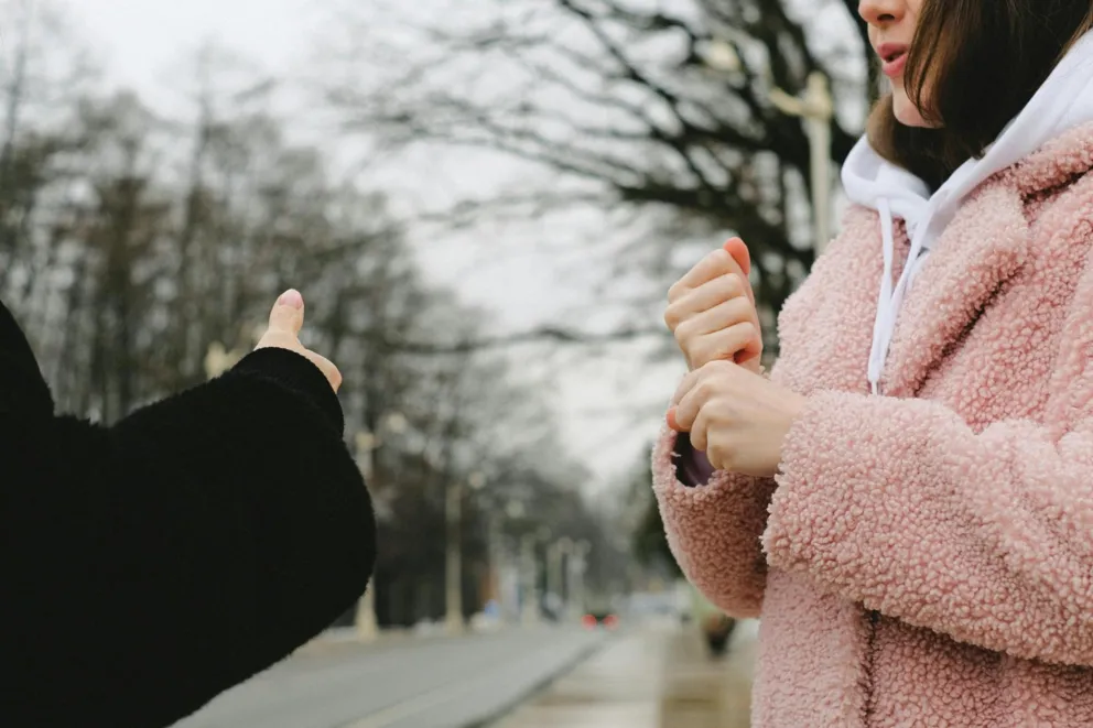 Jak żyją osoby głuche? "Największe bariery to służba zdrowia"