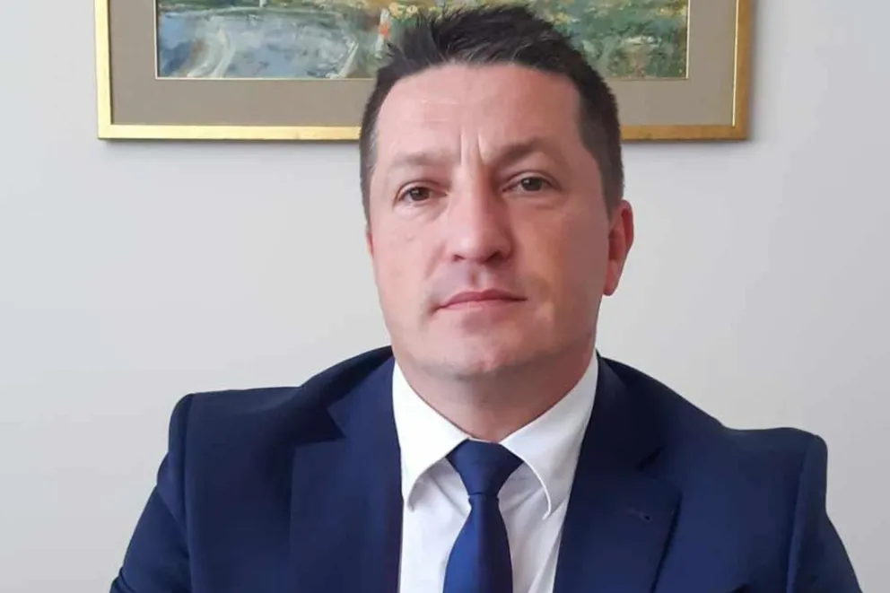 Po 14 latach stracił posadę wójta Gnojnika. Został zastępcą burmistrza Radłowa