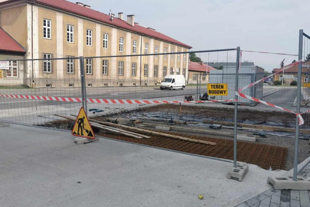 Tarnów: ledwo oddana do użytku zatoka autobusowa już do remontu. Na szczęście w ramach gwarancji