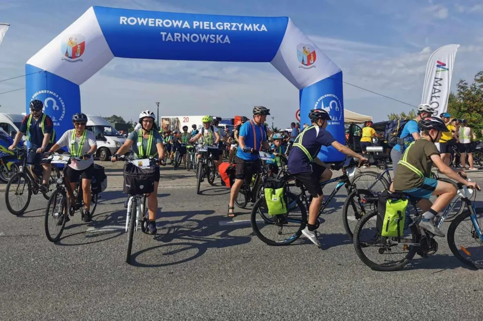 Wyruszyła II Rowerowa Pielgrzymka Tarnowska: prawie 800 rowerzystów pokona ponad 200 km