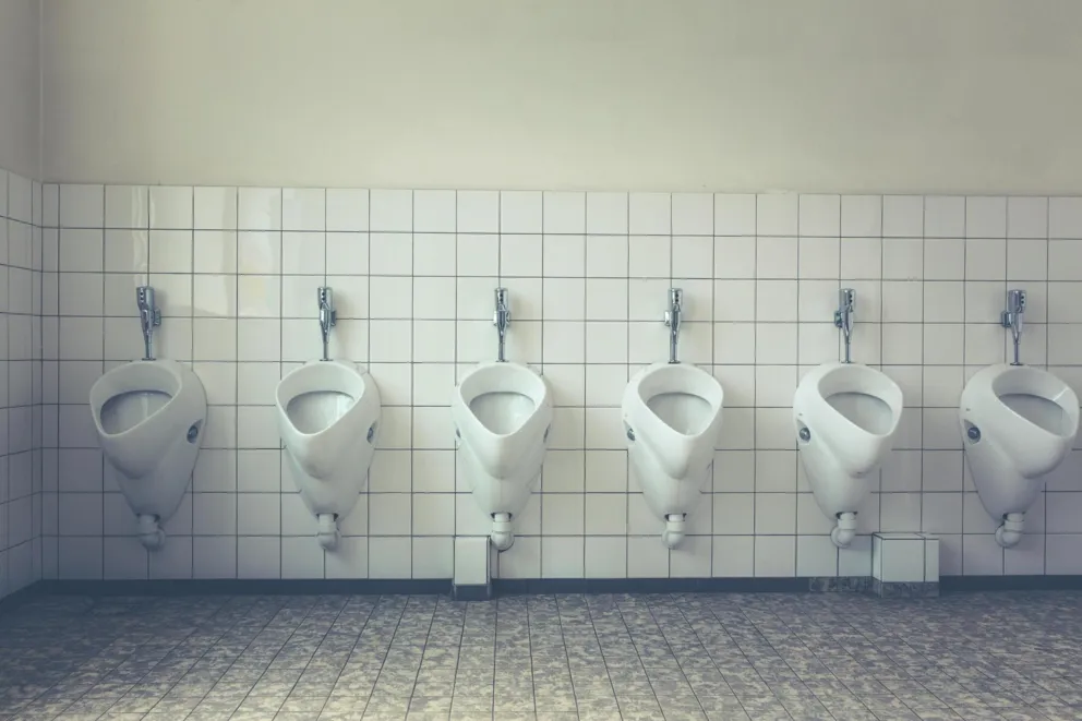 Nocny burmistrz działa. Na pierwszy ogień poszły szalety