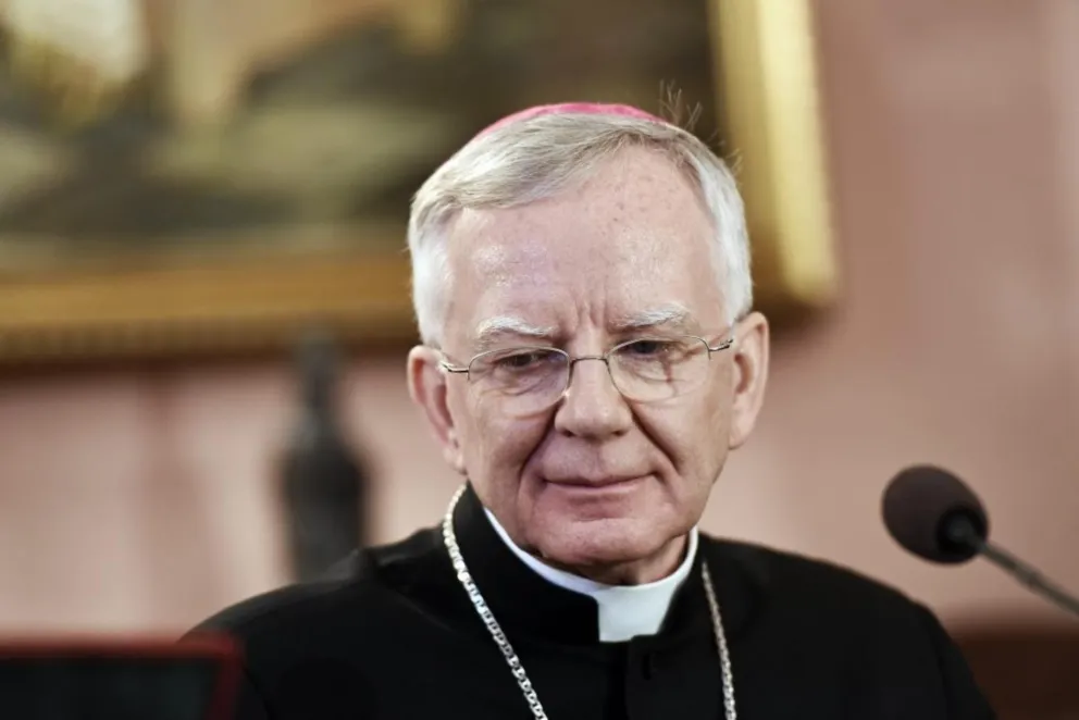 Abp Jędraszwski o ograniczeniu liczby lekcji religii w szkołach:  "Od przedszkola chcą (…) dzieci deprawować"