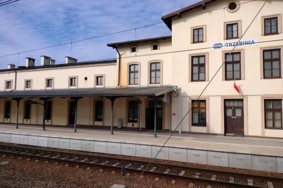 Rusza śledztwo ws. dwóch pociągów na jednym torze w Trzebini. Składy zatrzymały się 100 metrów od siebie