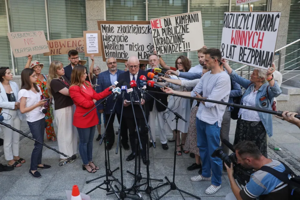 "Premier, kontrasygnując akt prezydenta, poszedł z nim w jednym szeregu"