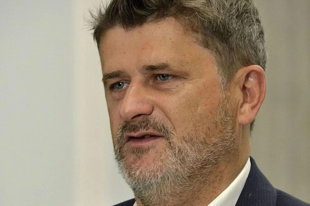 Były poseł, właściciel browaru w Tenczynku pod Krakowem Janusz Palikot w rękach CBA