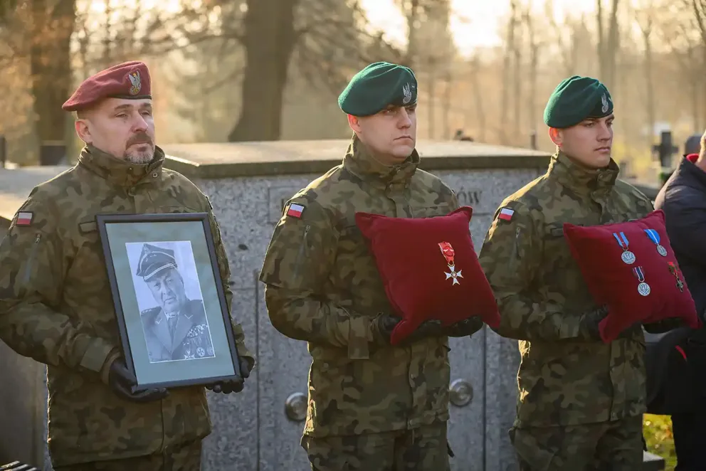 "To był wspaniały człowiek, nasz idol". W Tarnowie pożegnano generała Zdzisława Baszaka