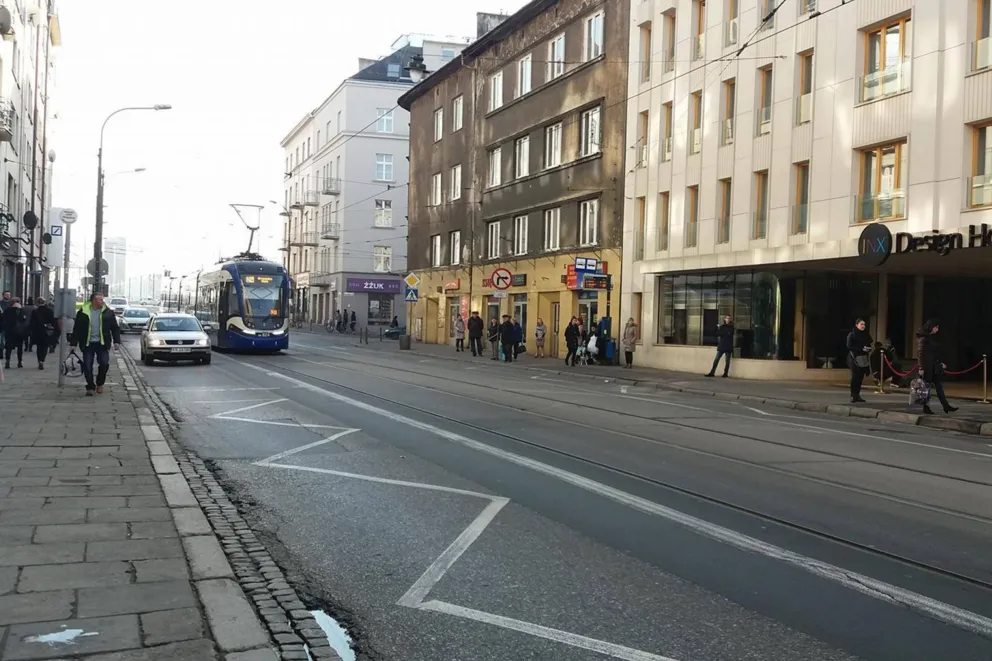 Torowiska hałasują, mieszkańcy i pasażerowie zatykają uszy, a szlifierki jak nie było, tak nie ma