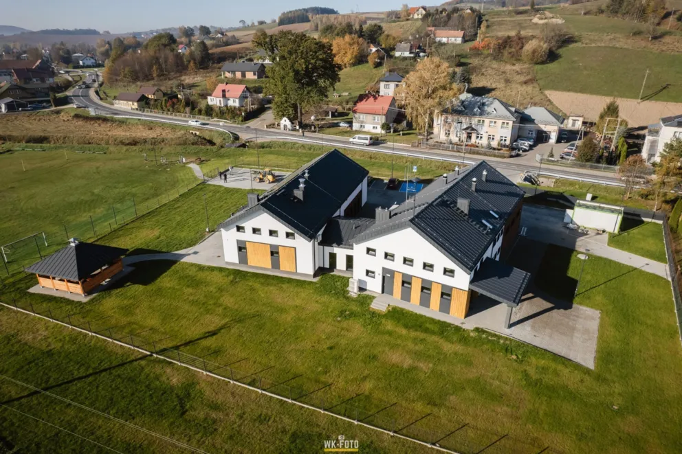 Koniec absurdu w Dąbrówce Tuchowskiej. Strażacy mają w końcu własną remizę