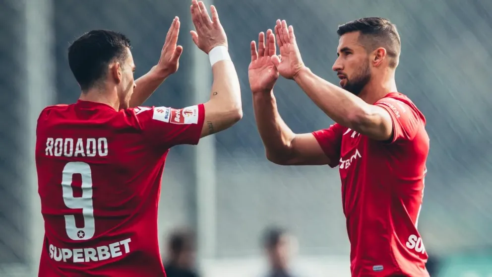 Robert Lewandowski piłkarzem roku w plebiscycie tygodnika "Piłka Nożna". Rodado (Wisła Kraków) wyróżniony.