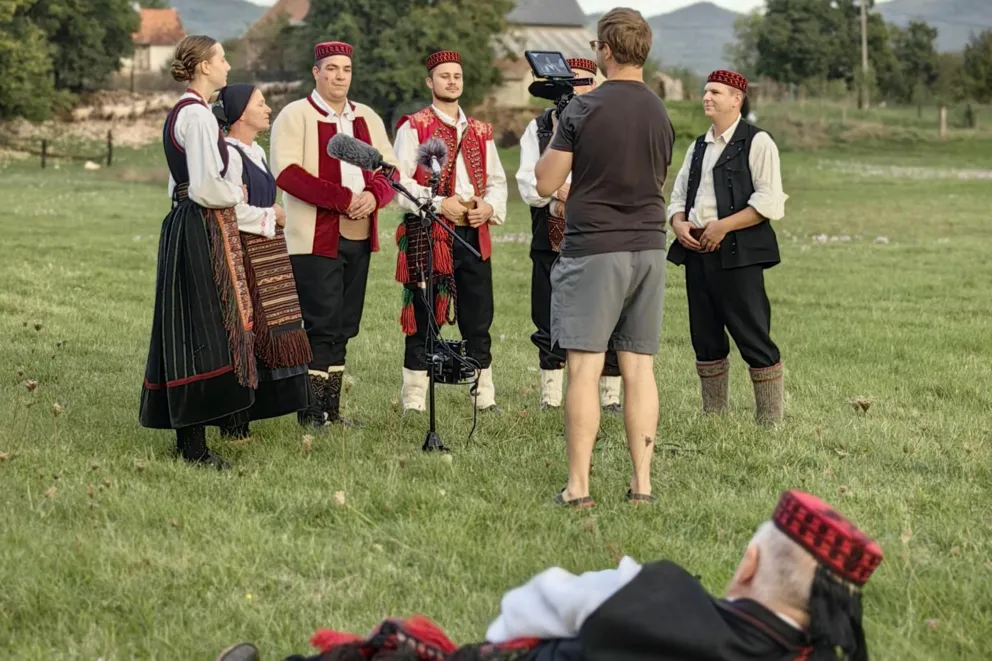 Tam nikt nie śpiewa, a przynajmniej tak mówi. Zespół Łada o projekcie Balkan Polyphony