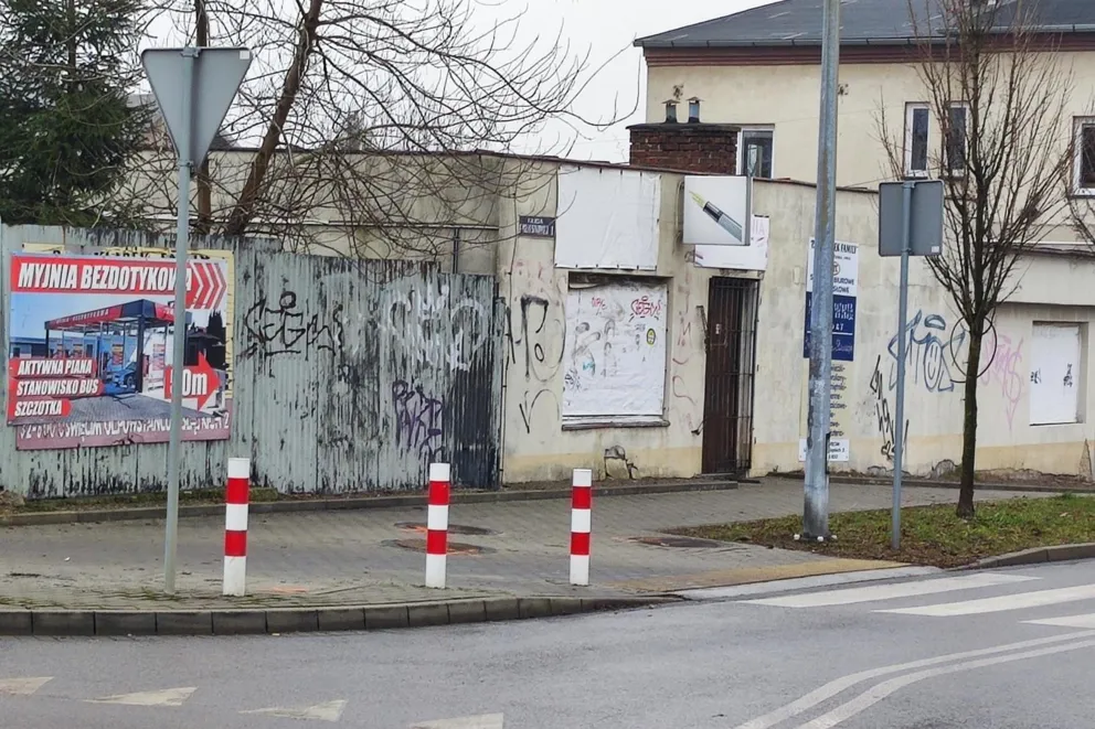 Stare, zniszczone i zdewastowane budynki znikną z okolicy oświęcimskiego dworca PKP