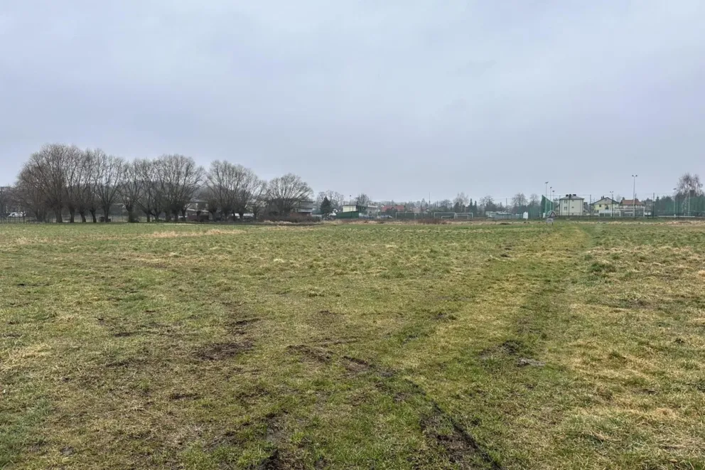 Nowa Huta: Boisko zamiast domów? Mieszkańcy oburzeni planami wykupu działek