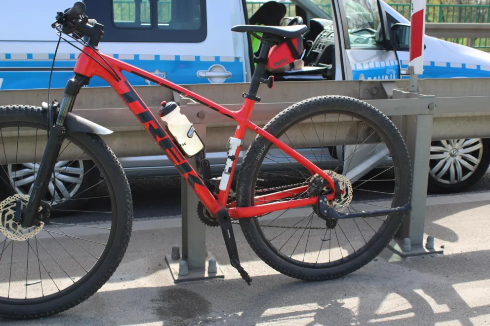 Oświęcim: policja poszukuje nastoletniego rowerzysty, który uciekł z miejsca wypadku drogowego