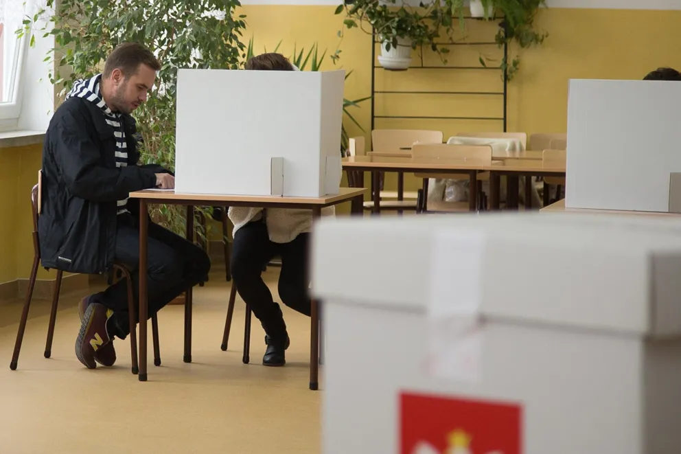 Nie tylko komisja. Kto jeszcze czuwa nad uczciwym przebiegiem wyborów?