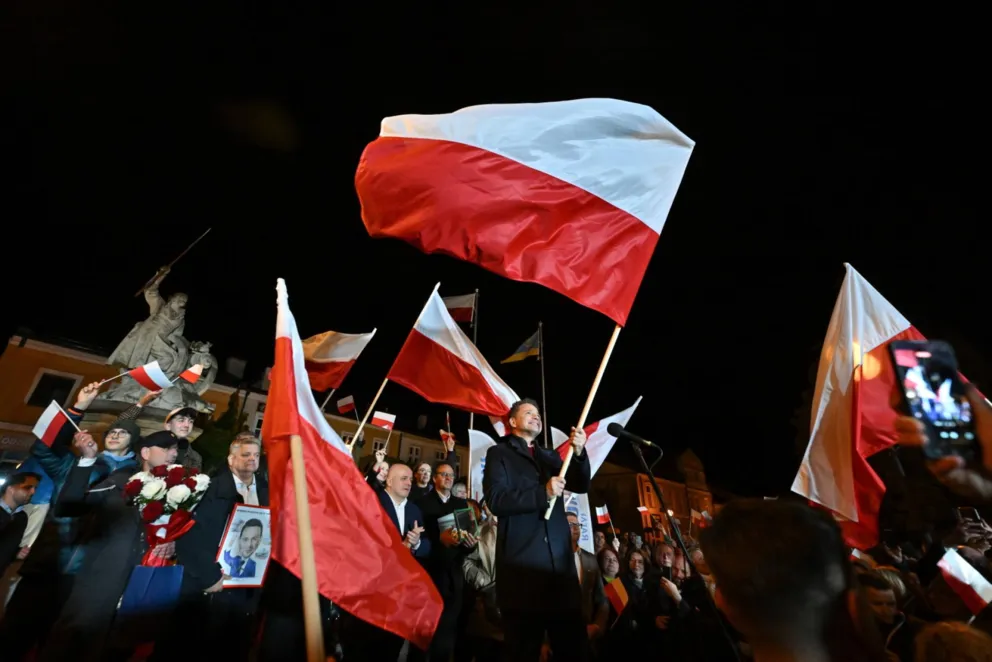 Trzaskowski z podobnymi wynikami, jak w 2020 r.; Nawrocki słabiej niż Duda w 2020 r.