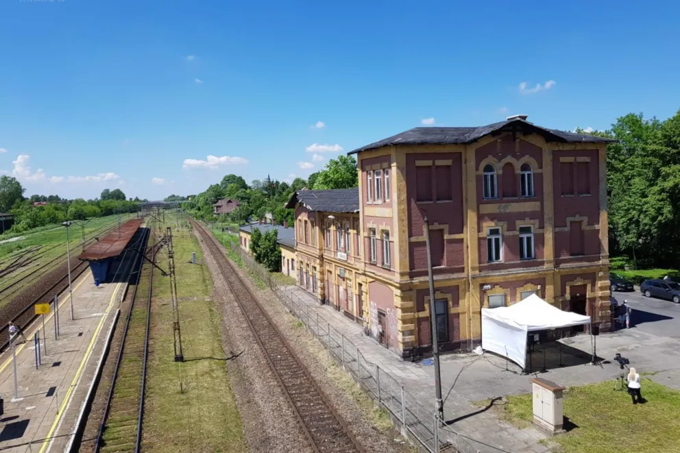 Olkuska kolej w remoncie. Trwa przebudowa torów, zmieni się też budynek dworca