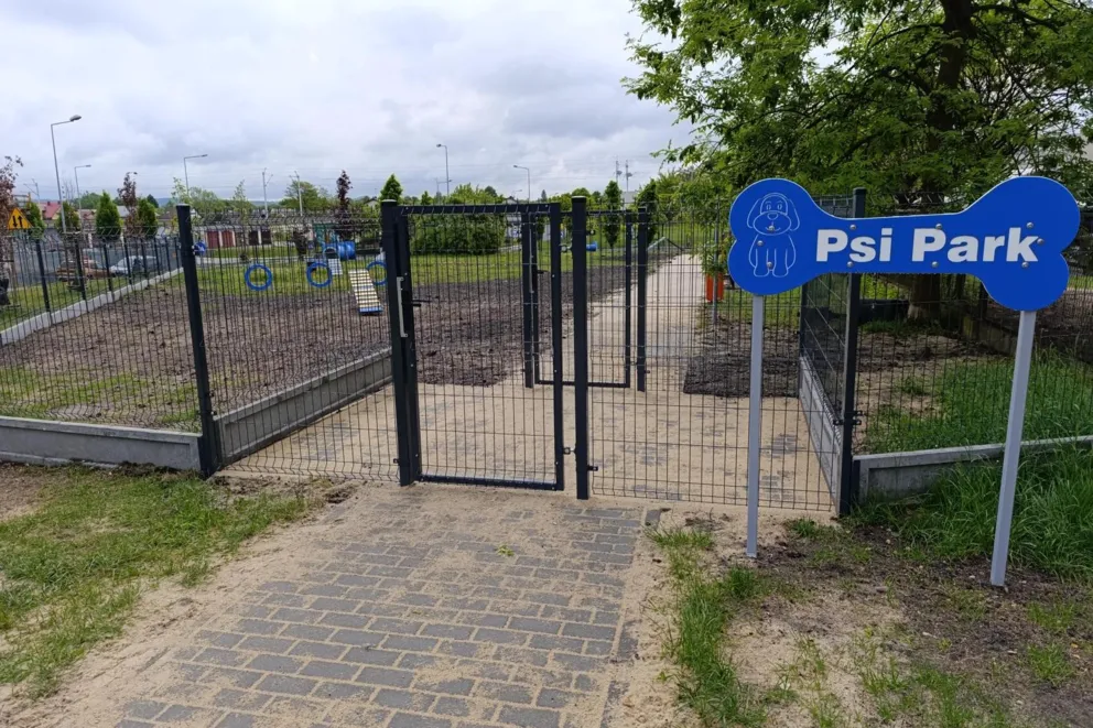 Powstał drugi psi park w Chrzanowie. Nie wszystkim to odpowiada: "łąka była lepsza"