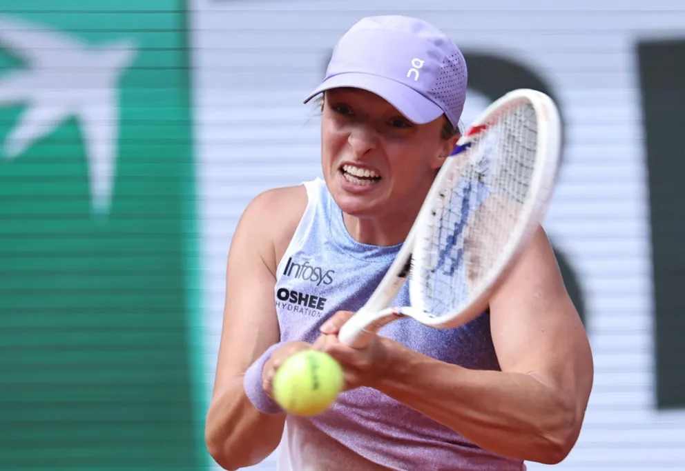 French Open: Iga Świątek w trzeciej rundzie po pewnej wygranej z Raducanu