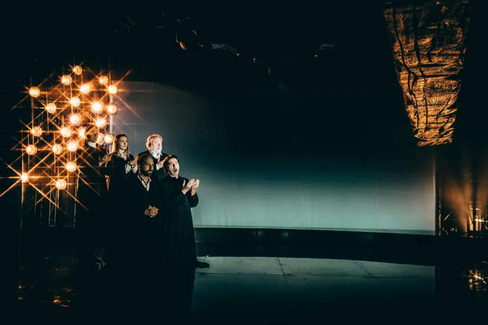 Katarzyna Kozyra debiutuje w teatrze – bez skandalu, ale z pytaniami