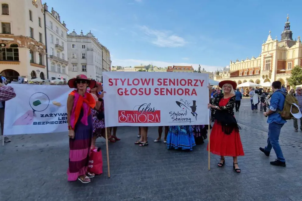 "Starość ma wciąż twarz samotnej kobiety". Jak to zmienić?