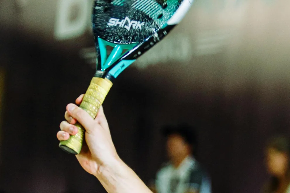 Tenis plażowy – mniej oczywista odmiana tenisa, która zyskuje na popularności