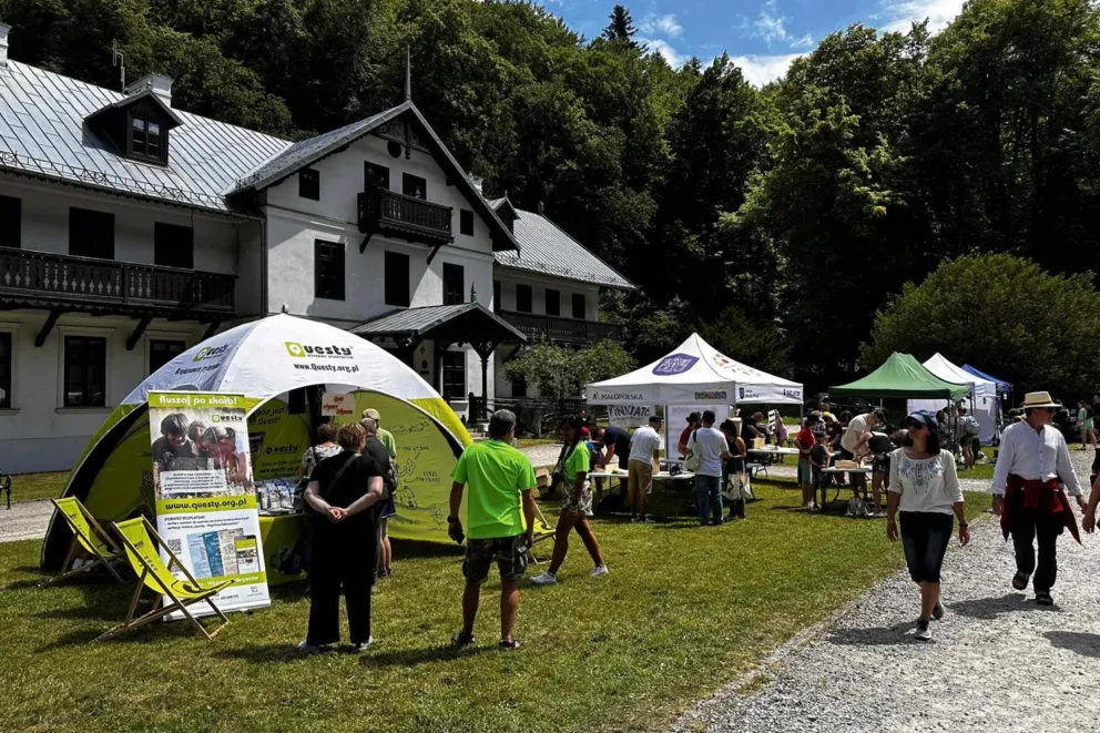 Tłumy turystów na "Pikniku z Polotem" w Ojcowie. To początek wakacyjnych atrakcji
