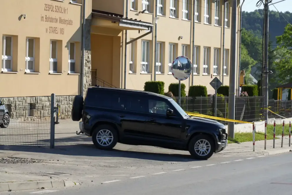 Zatrzymano mężczyznę, który prawdopodobnie był znajomym Tadeusza Dudy. Miał nielegalną broń