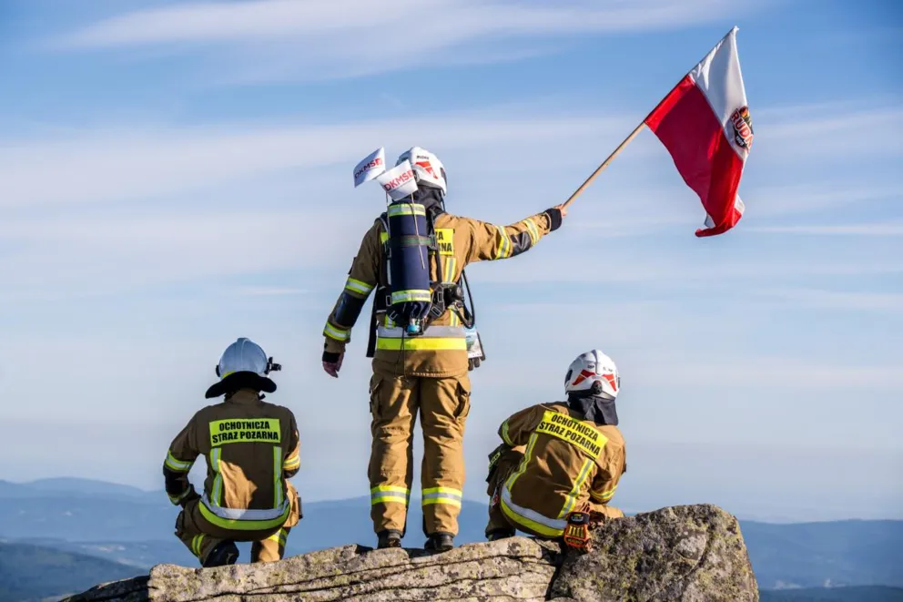  998 strażaków z całej Polski zdobyło Babią Górę