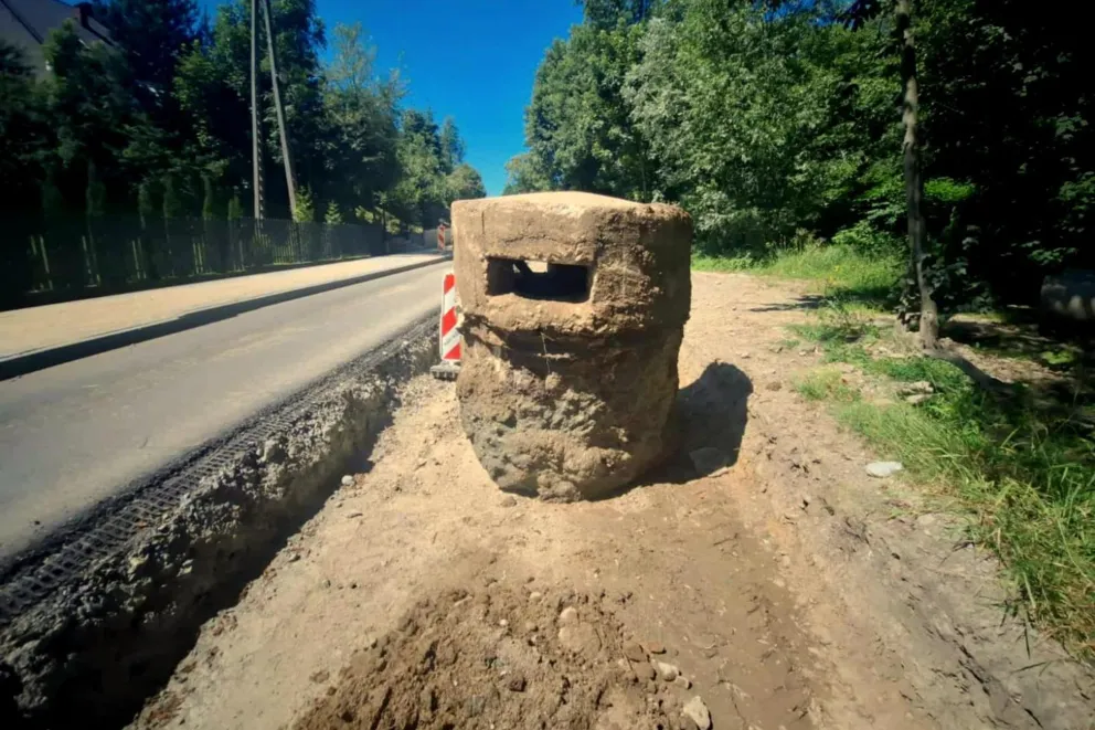Kiedyś bronił linii wąskotorowej, teraz stanie w skansenie