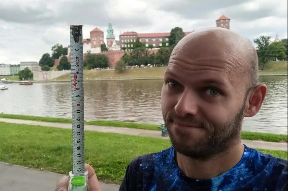 Jak zmierzyć i zważyć Wawel? Stał na drabinie trzy dni i liczył pojedyncze nitki w arrasach