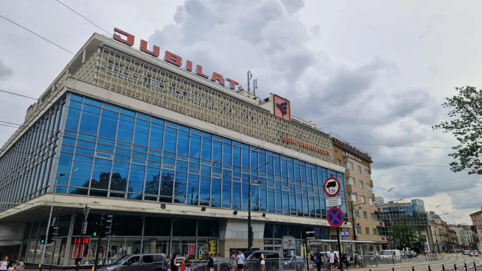 Mieszkańcy kontra lokal na dachu Jubilatu. "To się dzieje prawie każdej nocy"