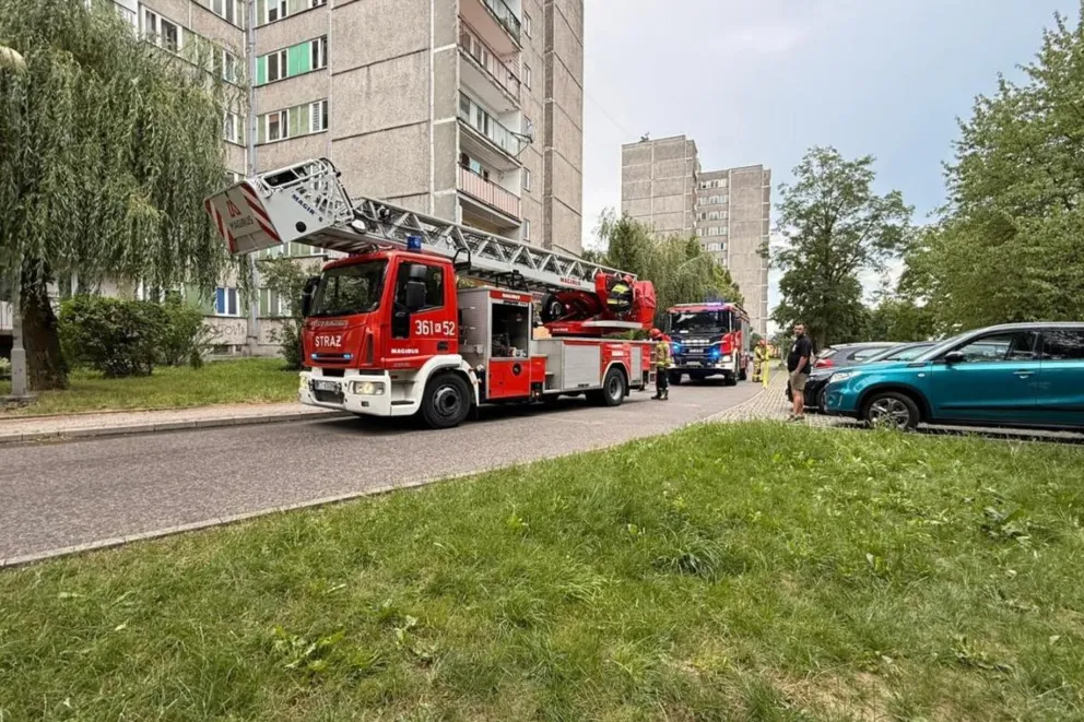 Pożar w wieżowcu w Tarnowie. Szybka akcja strażaków, nikt nie ucierpiał