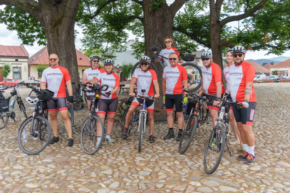 Eko rajd dotarł na Sądecczyznę. Uczestnicy akcji "Cycling – Recycling" zachęcają do prawidłowej segregacji śmieci