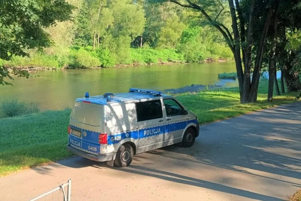Kilkulatek samotnie kąpiący się w Sole. Matka była w pracy