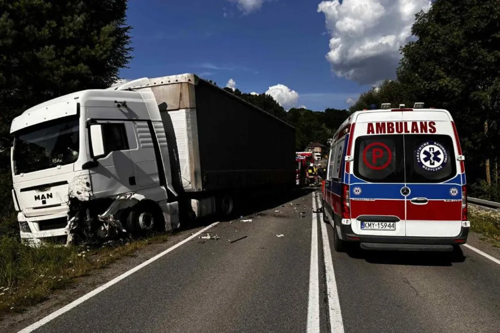 Śmiertelny wypadek na DW 967 w Winiarach. Droga zablokowana
