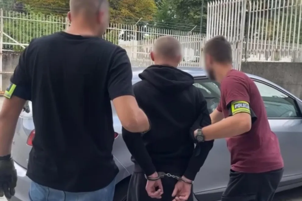 Oszust podszywał się pod policjanta. Został zatrzymany na gorącym uczynku