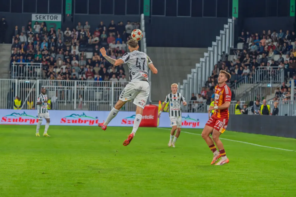 Kibice i piłkarze Sandecji otwarli nowy stadion 