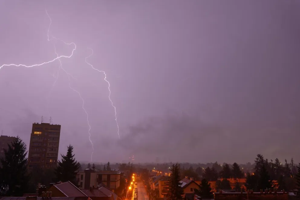 Powalone drzewa, zalane posesje. Przez Małopolskę przeszły gwałtowne burze