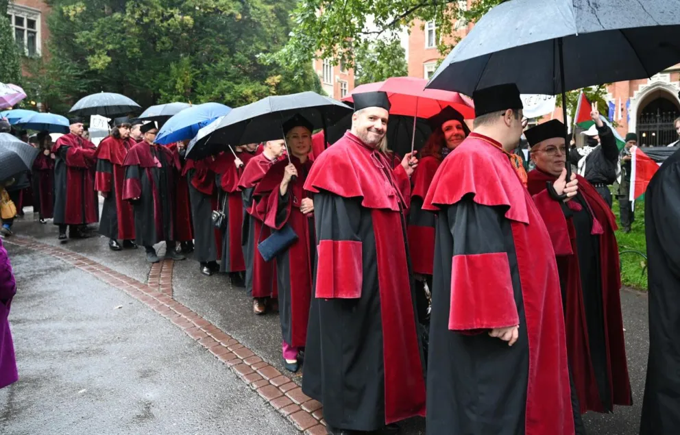 Tradycji stało się zadość. Orszak profesorski przeszedł ulicami Krakowa na początek 662. roku na UJ