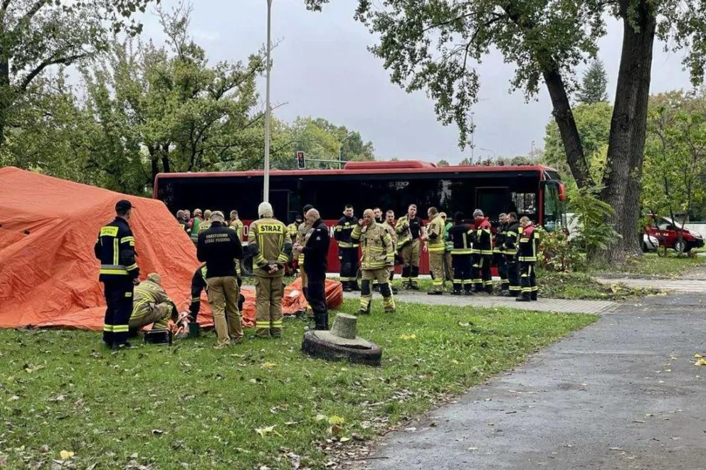 Zderzenie tramwaju z autobusem, wielu rannych. Służby ćwiczyły w Nowej Hucie