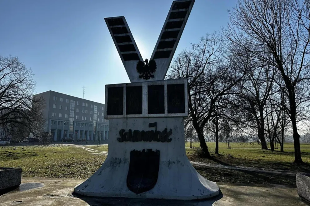 Co z remontem pomnika Solidarności w Nowej Hucie? Pieniędzy nie ma, jak się znajdą, kłopotem jest zima