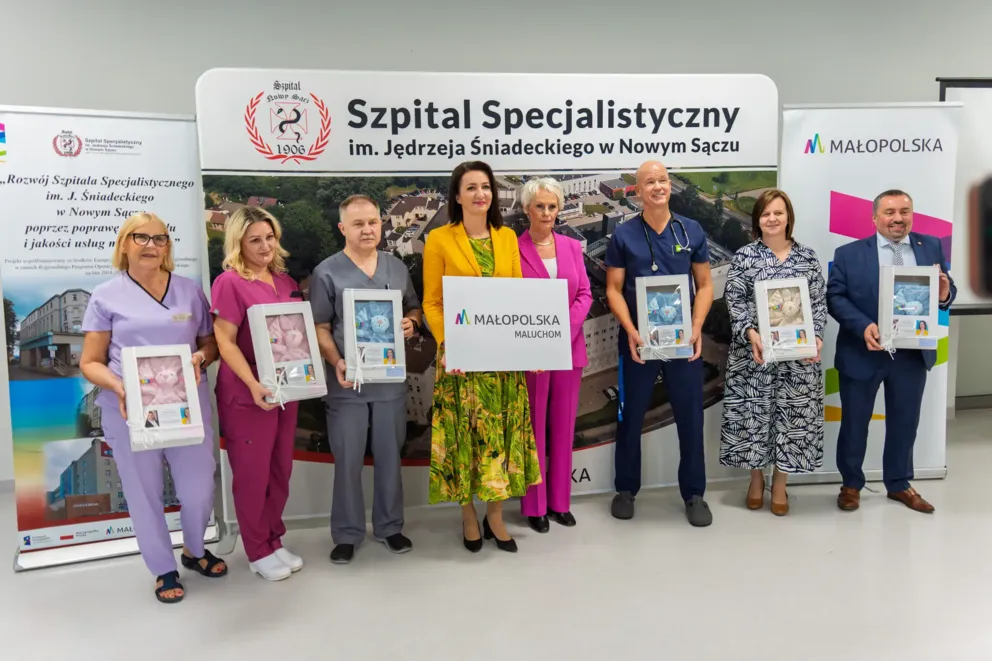 Przekazanie wyprawek dla szpitala w Nowym Sączu
