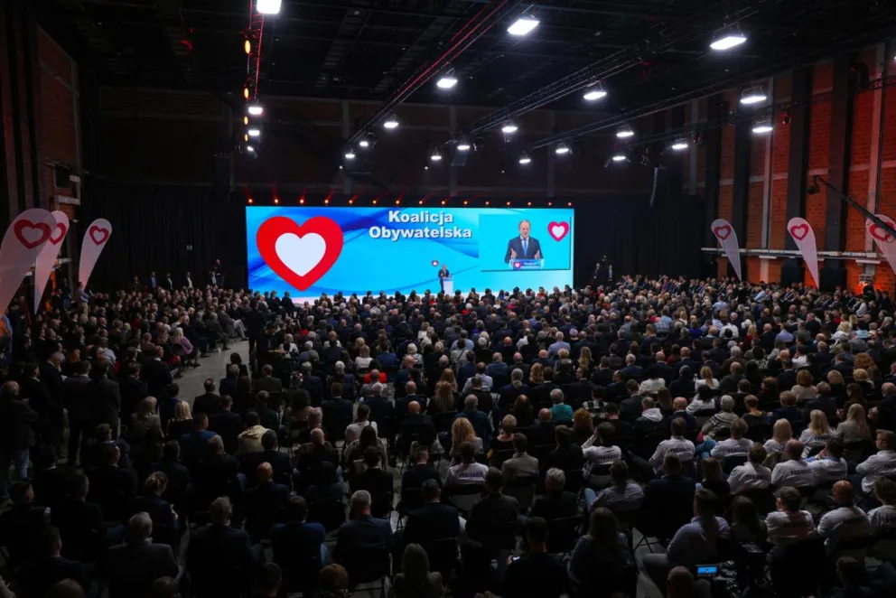 Konwencje KO i PiS: "polityczna melodia bez nowości"