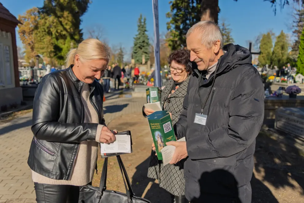 Już po raz 24. ratują sądeckie nekropolie. Wesprzeć zbiórkę można także płacąc kartą