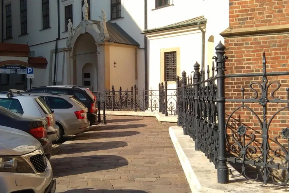 Parking przed krakowskim magistratem zniknie w przyszłym roku