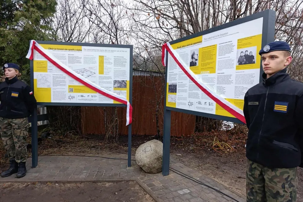 Odsłonięto tablice upamiętniające ofiary obozu pracy przymusowej dla Żydów w Trzebini
