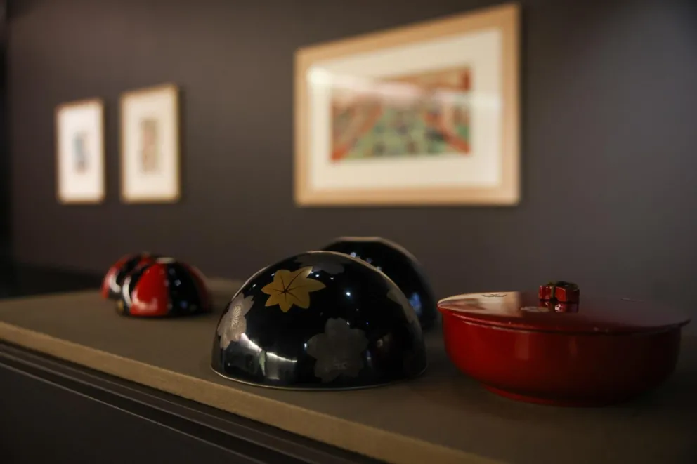 W roli głównej - laka. Muzeum Manggha zaprasza na wystawę "Lśnienie czasu"