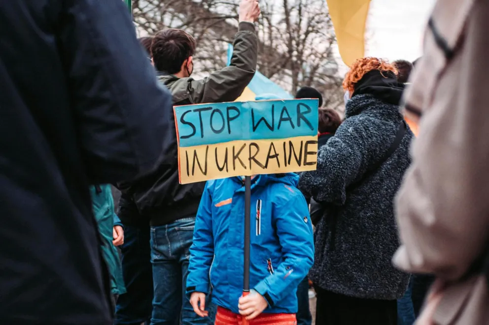 Od trzech lat organizuje pomoc dla Ukrainy. "Docieram do zwykłych ludzi, do wdów, do matek zabitych żołnierzy"